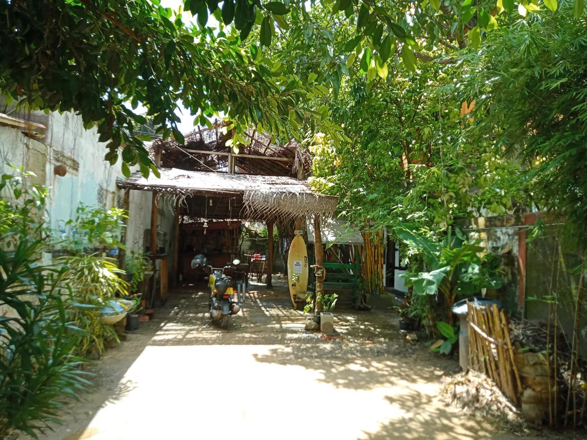 Suninn Hostel And Surf School Weligama Exterior foto